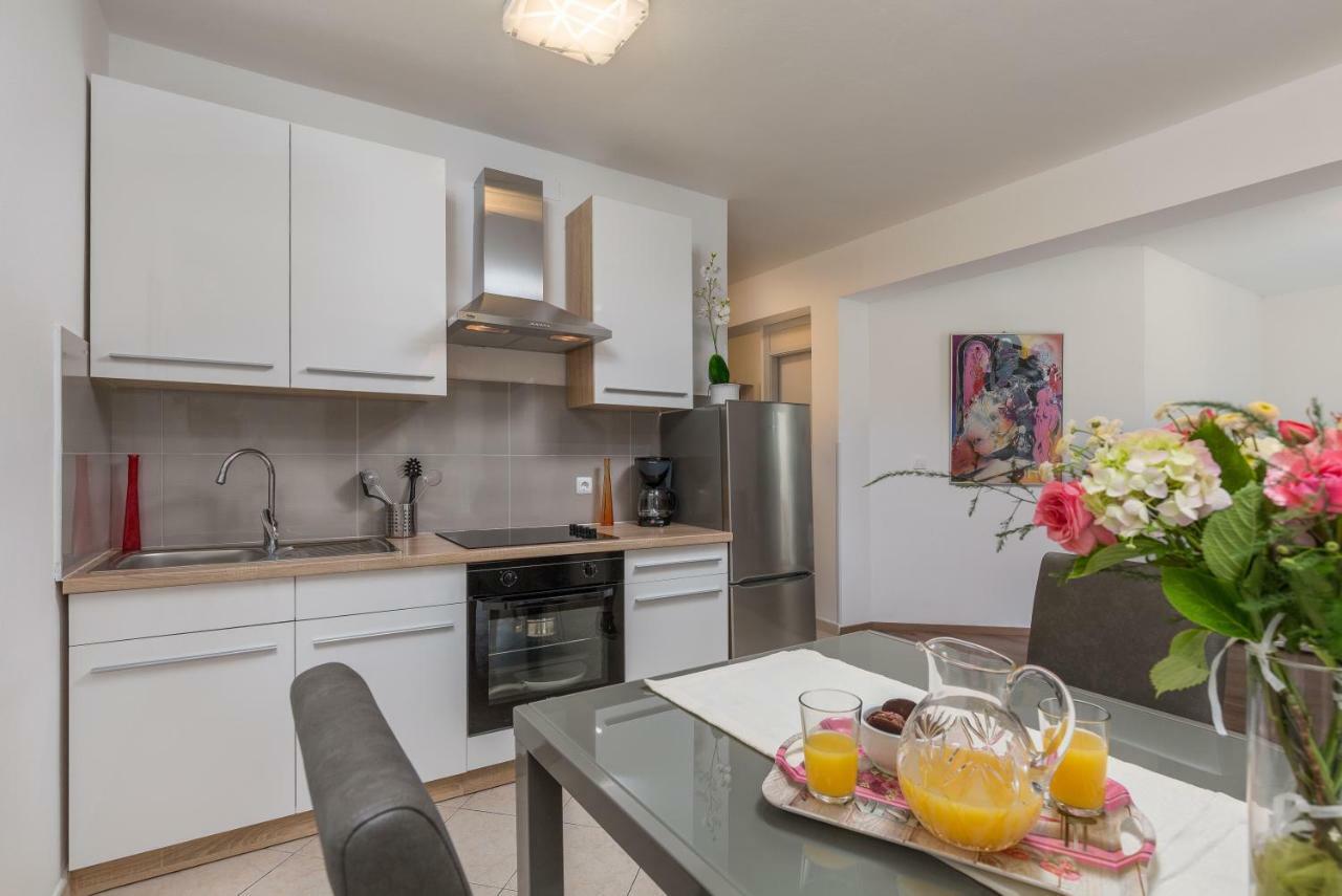 Apartman Tara&Iva เวอร์ซาร์ ภายนอก รูปภาพ