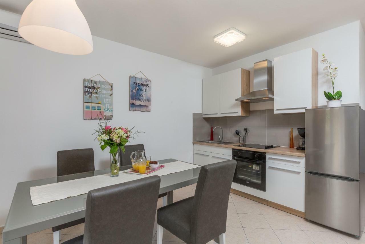 Apartman Tara&Iva เวอร์ซาร์ ภายนอก รูปภาพ